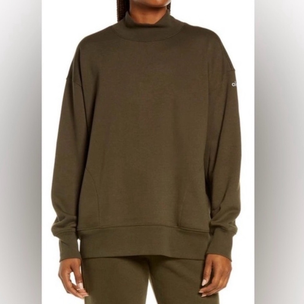ALO Refresh Mock Neck Pullover in Olive Green.